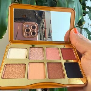 Gold and Black Eyeshadow Palette for Dramatic Looks